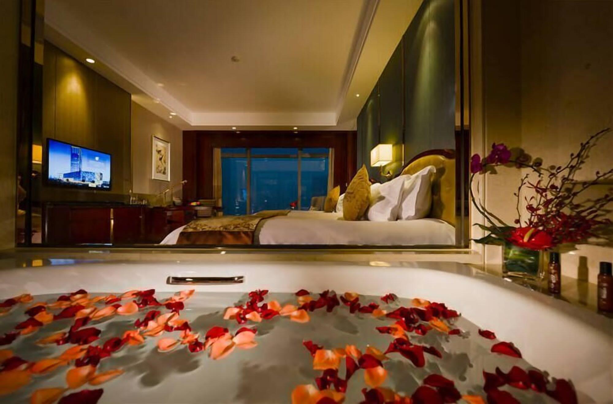 Haili New Century Grand Hotel Haiyan Haiyan  Екстериор снимка
