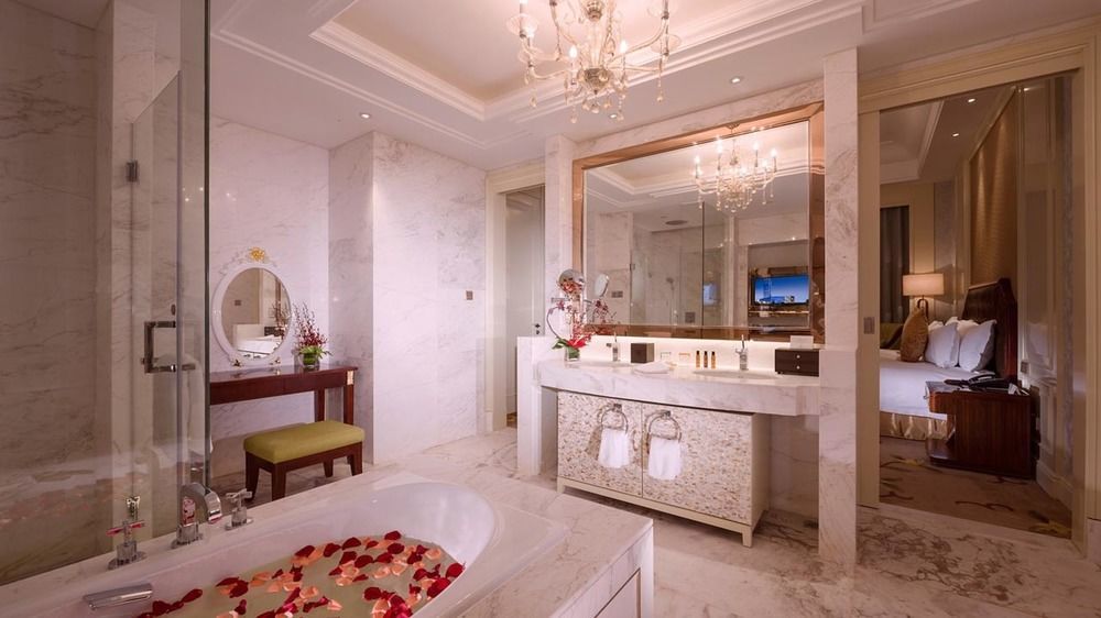 Haili New Century Grand Hotel Haiyan Haiyan  Екстериор снимка